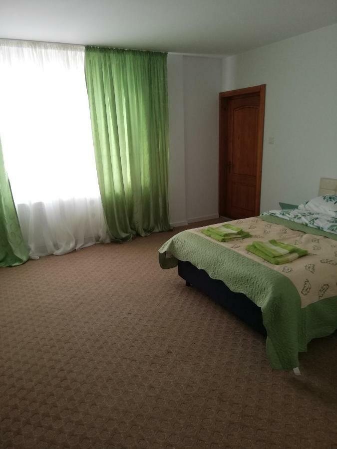 Pensiunea La Safari Târgu Neamţ Exterior foto