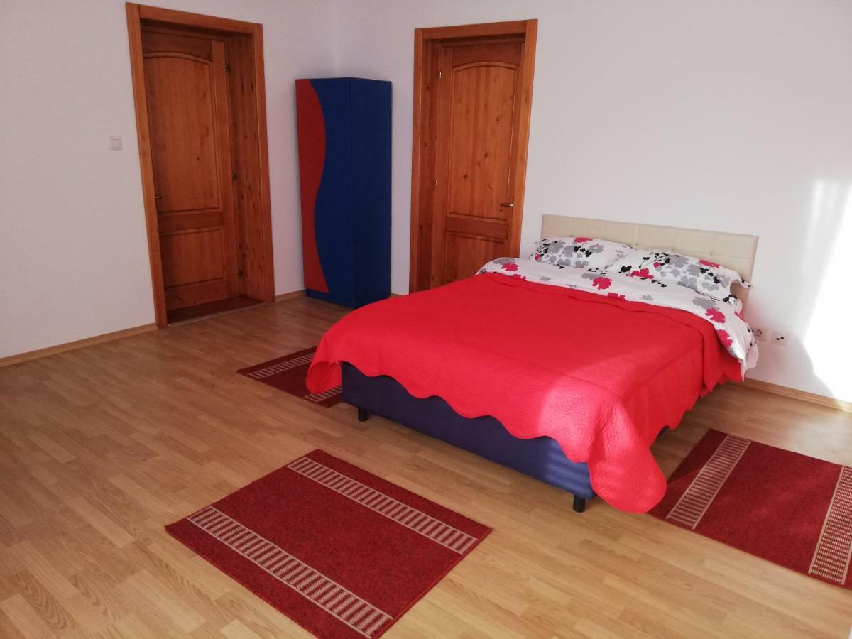 Pensiunea La Safari Târgu Neamţ Exterior foto